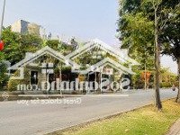 Cực Phẩm Nhà Phố Vườn 160M2 View Hồ Siêu Đẹp Giá Bán 28,5 Tỷ. Mặt Tiền Đường 25M Trục Chính Lakeview