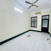Nhà Ao Sen 2 mặt ngõ trước sau, ô tô đỗ cửa kinh doanh thuận lợi giá chào quanh 200tr/m2