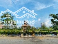 Hàng Hiếm ! Bán 2 Lô Kẹp Vệt Cây Xanh 4M Vị Trí Đẹp Rất Thích Hợp Làm Căn Hộ . Liên Hệ: 0942994040