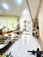 Ngộp Giảm 1 Tỷ! Bán Đất Tặng Nhà 3 Tầng 90M2 - Hẻm Xe Hơi - Ngay Chợ Nguyễn Xí - Giá Chỉ " 106 Triệu/M2"