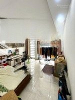 Ngộp Giảm 1 Tỷ! Bán Đất Tặng Nhà 3 Tầng 90M2 - Hẻm Xe Hơi - Ngay Chợ Nguyễn Xí - Giá Chỉ " 106 Triệu/M2"