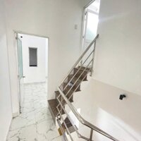 Nhà mới rất đẹp và xinh có sân xe cổng rào 1 lầu hẻm 4m ngay metro
