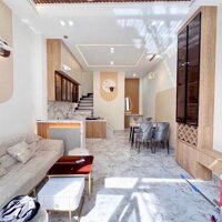 Nhà lầu mới Full nội thất - Nằm kế công viên Lưu Hữu Phước