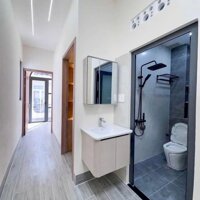 Nhà lầu mới Full nội thất - Nằm kế công viên Lưu Hữu Phước