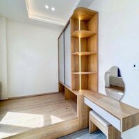 Nhà lầu mới Full nội thất - Nằm kế công viên Lưu Hữu Phước
