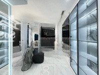 Tôi Cần Cho Thuêmặt Tiền334E Phan Văn Trị P. 11 - Bình Thạnh.diện Tích5X20M, 5 Tầng. Vỉa Hè 6M , 40 Triệu/Tháng
