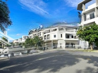Chính Chủ Bán Nhà Phố Mặt Tiền Sông Vàm Cỏ - 11,5 Tỷ - Trệt 2 Lầu St - 6X21M - Sổ Trao Tay