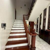 Bán Gấp Biệt Thự Đẳng Cấp Tại Mỹ Đình –5x Tỷ Diện Tích 200m2 – Mặt Tiền 10m – View Thoáng – Giá Cực Tốt Cần bán nhanh căn biệt thự sang trọng khu vực Mỹ Đình, vị trí đẹp,