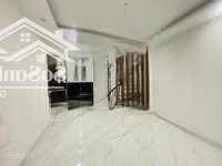 Hot! Nhà Nguyễn Văn Cừ Hơn 100 Triệu/M2 - Giao Thông Tiện Lợi - Nhiều Tiện Ích - 15M Ra Ô Tô