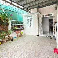 nhà 5,5 triệu 2 phòng ngủ có sân đậu ô tô