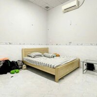 nhà 5,5 triệu 2 phòng ngủ có sân đậu ô tô