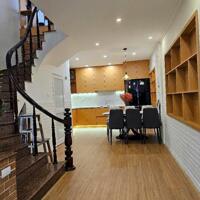 Bán nhà Phố Hào Nam, Nội Thất Đẹp, Hai Mặt Thoáng, 42mx4T, Giá: 7.6 Tỷ, Lh: 0396935190.