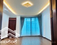 Nhà Đẹp Phân Lô - Ô Chờ Thang Máy
