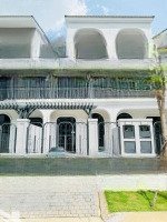 Bán Nhà Phố Compound 4 Phòng Ngủ 4 Vệ Sinh 5X25M Tại Palm City. Giiá Hấp Dẫn 9,5Tỷ . Nhận Nhà Ngay