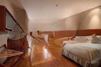 Cần Bán Khách Sạn Phố Cổ Xây 9 Tầng Gồm 36 Phòng Khách Sạn - Đang Vận Hành - Có Pccc