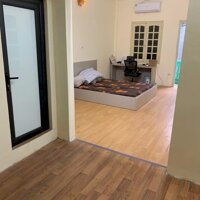 Cho thuê nhà KD, VP, ở ngõ Chùa Láng, 4 tầng, 100m2, 3 ngủ, 3 vệ sinh 12 Triệu vào ngay