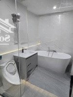 Bán Nhà 8 Tầng Mặt Phố- Mặt Hồ Quận Ba Đình. Diện Tích Sổ : 70Mv, Mặt Tiền 5,5M. Giá Bán 35 Tỷ. Víp