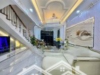 Siêu Mẫu Chân Dài Có Thang Máy Khách Nhanh Tay Không Là Không Kịp Đâu Quý Khách Ơi.