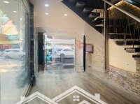 Nhà 3 Lầu Ốp Kính Trưng Bày Góc 2 Mặt Tiền Phố Thương Mại Cao Thắng