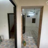 Cho thuê nhà ngõ 260 Tân Mai 3 tầng x 40m2, 3 ngủ, 8.5 triệu - KD nhỏ kết hợp ở gia đình