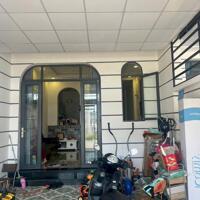 BÁN NHÀ CÒN MỚI, ĐẸP, CÓ SÂN ĐẬU Ô TÔ, CÓ SỞ HỮU NHÀ, NGANG HỒ BƠI KHU DÂN CƯ HOÀNG HẢO ,VĨNH LONG