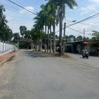 BÁN NHÀ CÒN MỚI, ĐẸP, CÓ SÂN ĐẬU Ô TÔ, CÓ SỞ HỮU NHÀ, NGANG HỒ BƠI KHU DÂN CƯ HOÀNG HẢO ,VĨNH LONG