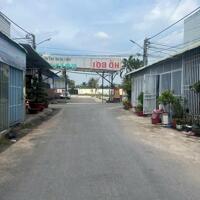 BÁN NHÀ CÒN MỚI, ĐẸP, CÓ SÂN ĐẬU Ô TÔ, CÓ SỞ HỮU NHÀ, NGANG HỒ BƠI KHU DÂN CƯ HOÀNG HẢO ,VĨNH LONG