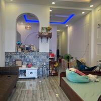 BÁN NHÀ CÒN MỚI, ĐẸP, CÓ SÂN ĐẬU Ô TÔ, CÓ SỞ HỮU NHÀ, NGANG HỒ BƠI KHU DÂN CƯ HOÀNG HẢO ,VĨNH LONG