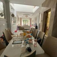 Biệt thự đường Nguyễn Văn Khối, DT 8x20m, 1 trệt 2 lầu. Giá 16,5tỷ