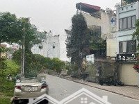 Hàng Kịch Độc Kinh Doanh Vỉa Hè Rộng. Ô Tô Tránh