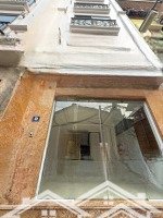 Nhà Mới Ở Ngay Cầu Giấy. 36M2 , 6 Tầng, Trước Nhà 3M , Thang Máy , Đủ Nội Thất , Giá Bán 9.8 Tỷ (Tl)