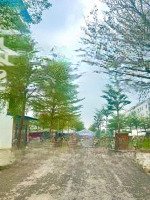 Chị Gái Em Có Lô Lo21 Thiện Chí Bán. Diện Tích 101,6M2 Không Lỗi Lầm. Sổ Đỏ Cầm Tay. Liên Hệ: 0326569236
