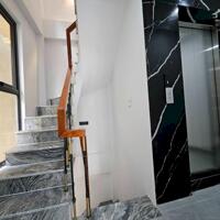 Hiếm. Bán nhà Vip Ngọc Lâm Long Biên 39m2 6 tầng mặt tiền 5m chỉ 14 tỷ lô góc, gần phố