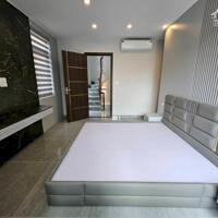 Hiếm. Bán nhà Vip Ngọc Lâm Long Biên 39m2 6 tầng mặt tiền 5m chỉ 14 tỷ lô góc, gần phố