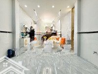 Đi Nước Ngoài Bán Gấp 2.12Tỷ Nhà Nguyễn Đình Chiểu Q3 54M2 Tặng Nội Thất Dọn Vào Ở Ngay Đc