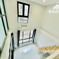 TRỐNG SẴN CĂN DUPLEX CỬA SỔ FULL NỘI THẤT NGAY ETOWN CỘNG HÒA