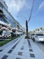 Góc 3 Mặt Tiền - 550M2 - Vỉa Hè 6M - Kinh Doanh Cho Thuê Nhà Hàng 100 Triệu - Giá Bèo 13,X Tỷ