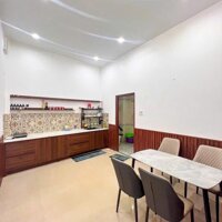 Nhà lầu 4 phòng ngủ - Cách trường Đại Học Y Dược Cần Thơ 500m