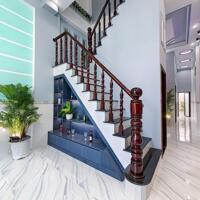 Nhà lầu rộng 4 phòng ngủ gần trường đại học Võ Trường Toản