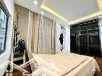 Trung Tâm Ngã Tư Sở, Chủ Tặng Nội Thất, Gần Hồ, Giá Xịn 6.7 Tỷ.