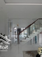 Nhà Phố Chuyên Gia.
Nd: 70M Thổ Full Odt.
Cách 5 Phút Đến Tthc.
Đối Diện Tiện Ích Nội Khu Công Viê