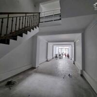 Bán nhà 3 tầng mặt tiền Mê Linh Tp Nha Trang dt 123m2 ngang 4,2m giá 19.5 tỷ