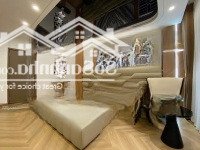 Bán Nhà Mặt Phố Kim Mã Thượng, 40M2, 6 Tầng, Thang Máy, Mặt Tiền 7M, Lô Góc, 17 Tỷ, Tầng 1 Gara Oto