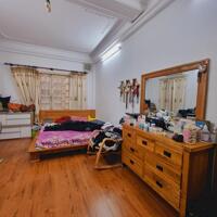 Bán nhà Hào Nam, 85m², ngõ thông, sân riêng, 4 tầng, giá 13.5 tỷ