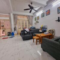 Bán nhà Hào Nam, 85m², ngõ thông, sân riêng, 4 tầng, giá 13.5 tỷ