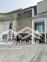 Bán Biệt Thự Vườn Đào Quận Tây Hồ Vị Trí Đẹp Diện Tích 270M Mặt Tiền 15M Giá Bán 600 Triệu 1M