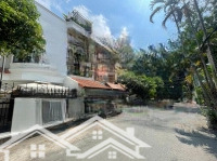 Bán Gấp! Nhà 2Mt +Hẽm Xe Hơi8M Đẹp Nhất Phan Văn Hân, P. 17 (Sát Q. 1). Ngang Đẹp (5X18M) 3 Tầng 4Pn/5Wc