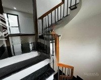 Bán Nhà Thạch Bàn Ngay Ngã Tư Cổ Linh Thạch Bàn 38M 5 Tầng Có Sân Để Xe Giá Bán 5,5 Tỷ