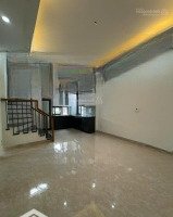 Bán Nhà Thạch Bàn Ngay Ngã Tư Cổ Linh Thạch Bàn 38M 5 Tầng Có Sân Để Xe Giá Bán 5,5 Tỷ