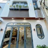 Nhà lầu xây mới nằm cách trường Tiểu Học An Bình 100m
